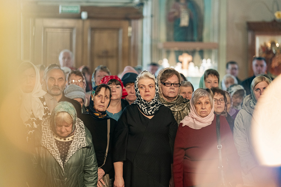 Архиерейское богослужение в Димитриевскую родительскую субботу в Успенском храме села Жилино г.о. Люберцы